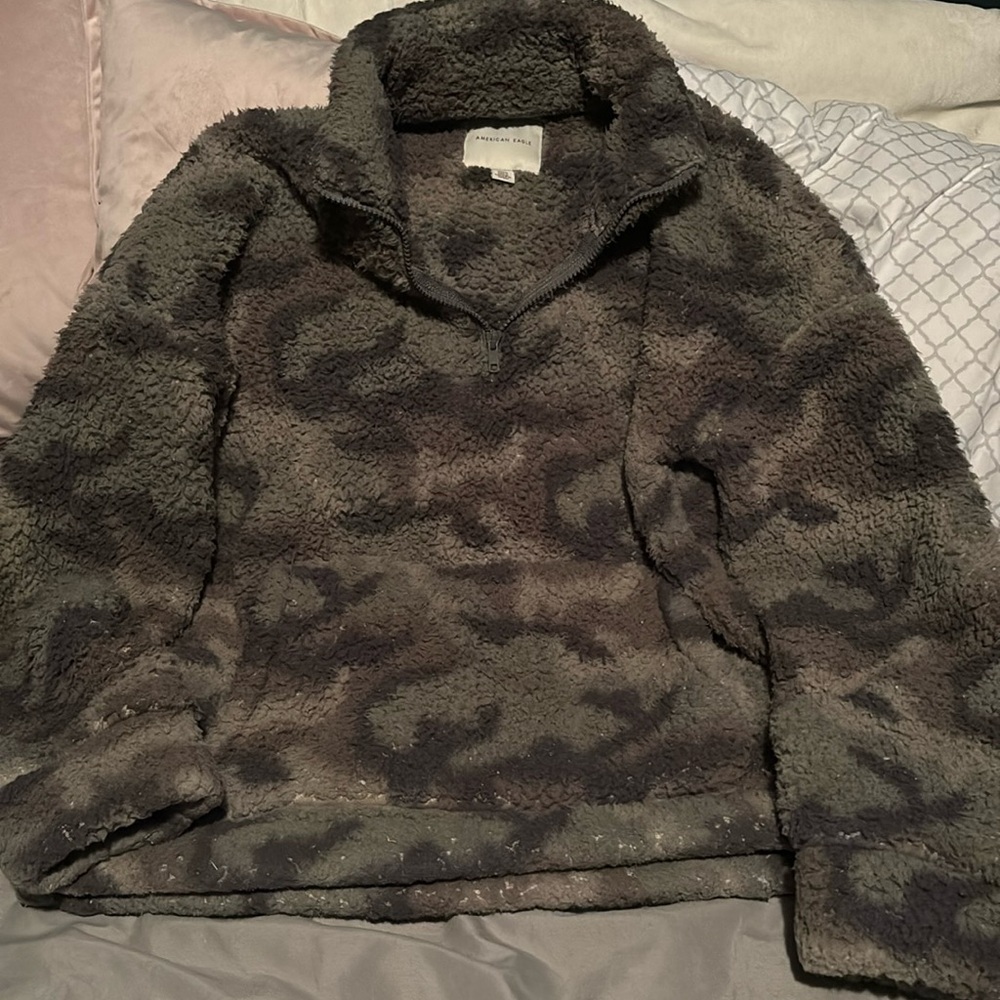 American Eagle Ladies Sherpa pullover